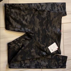 SPANX M Camo leggings